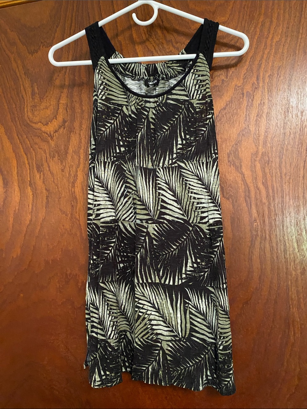 Cable and Gauge women’s size XL top